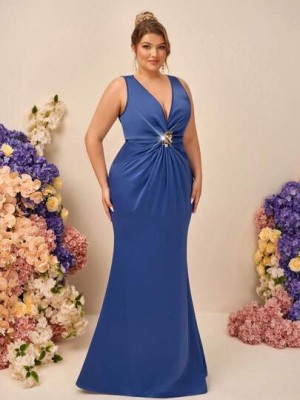 Niebieska satynowa sukienka maxi (4XL)