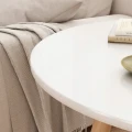 Mały okrągły stolik nóżki
