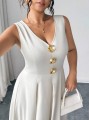 Jasnobeżowa sukienka midi v neck (1XL)