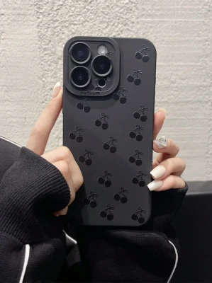 Czarne etui na telefon iPhone 13