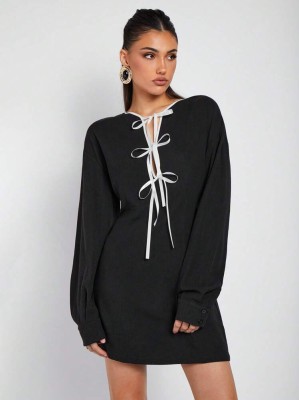 Czarna sukienka mini wiązania (S)
