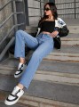 Niebieskie proste jeansy (34)