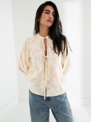 Beżowa prześwitująca bluzka wzór (L)