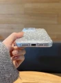 Błyszczące etui wzór serca iPhone 15