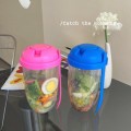 Różowy pojemnik na sałatkę
