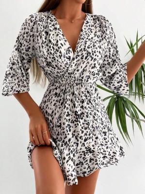 Biała sukienka mini wzór (S)