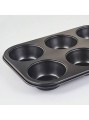 Czarna forma do pieczenia muffinek