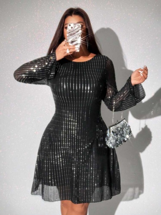 Czarna zdobiona sukienka mini (2XL)