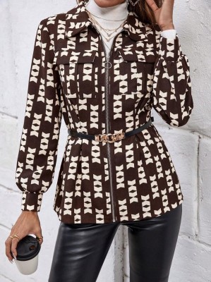 Brązowa cienka kurtka wzór (M)