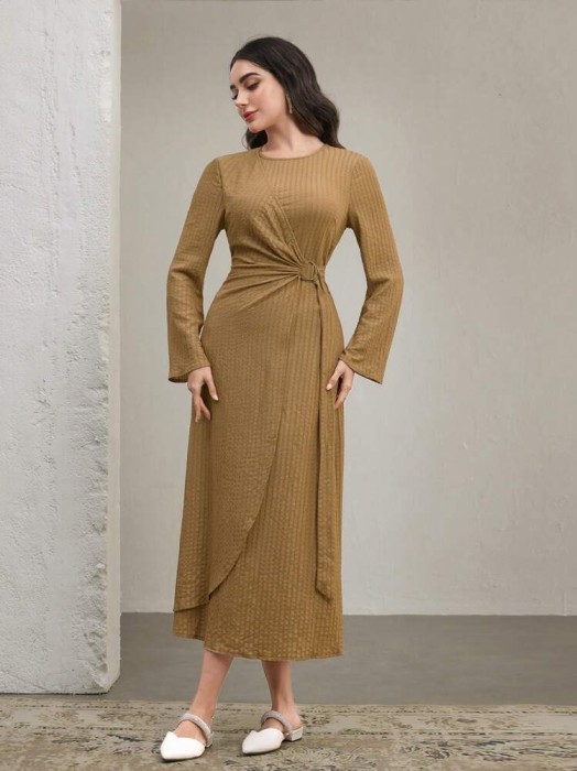 Brązowa sukienka midi (M)