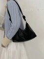 Czarna torebka typu hobo