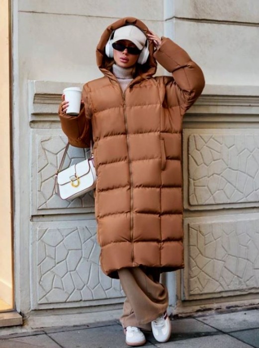 Brązowy pikowany płaszcz oversize (S)