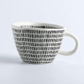 Ceramiczny kubek nieregularny kształt