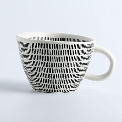 Ceramiczny kubek nieregularny kształt