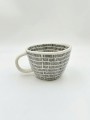 Ceramiczny kubek nieregularny kształt