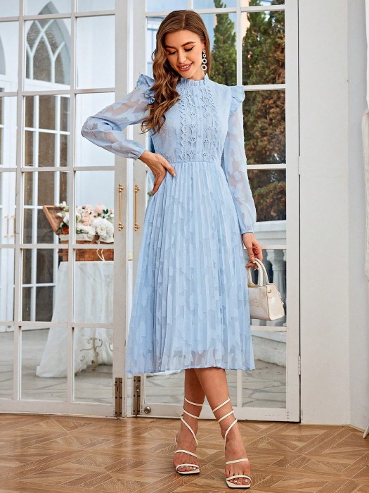 Błękitna sukienka midi wzór (L)