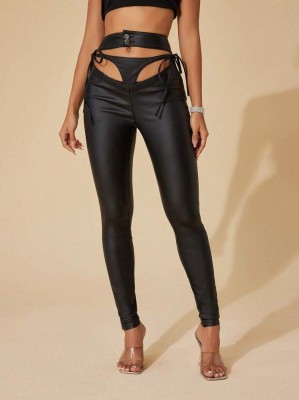 Czarne woskowane spodnie cut out (30)