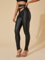 Czarne woskowane spodnie cut out (30)