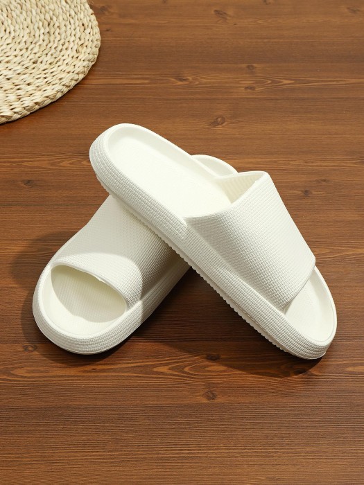 Teksturowane klapki ecru (39-40)