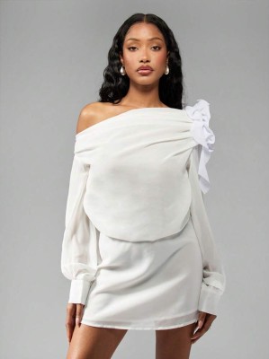 Biała sukienka asymetryczny dekolt (L)