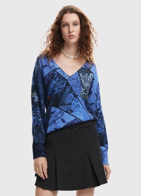Niebieski sweter v neck wzór (M)