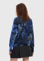Niebieski sweter v neck wzór (M)