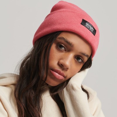 Różowa czapka logowana naszywka