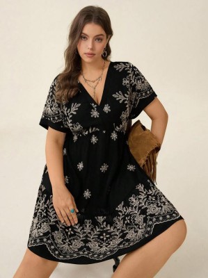 Czarna sukienka hafty (1XL)