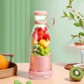 Przenośny różowy blender
