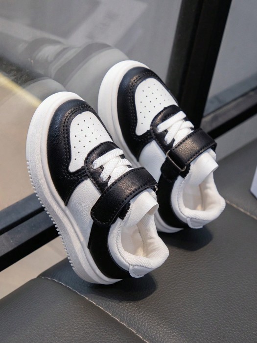 Czarno białe sportowe buty (23)