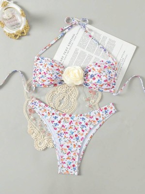 Biały strój dwuczęściowy kwiaty (XL)