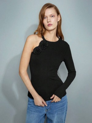 Czarna sweterkowa bluzka jedno ramię (S)