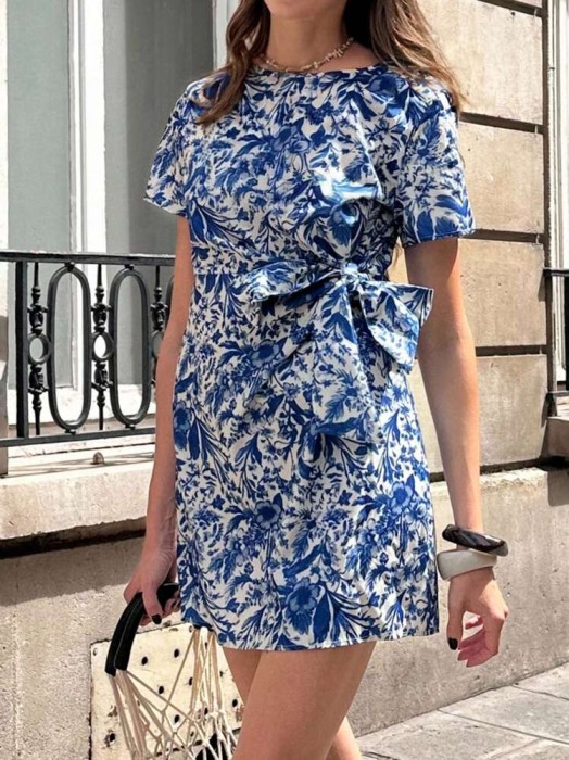 Śmietankowa mini sukienka wzór (XL)