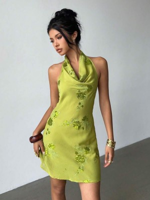 Zielona sukienka odkryte plecy cekiny (M)