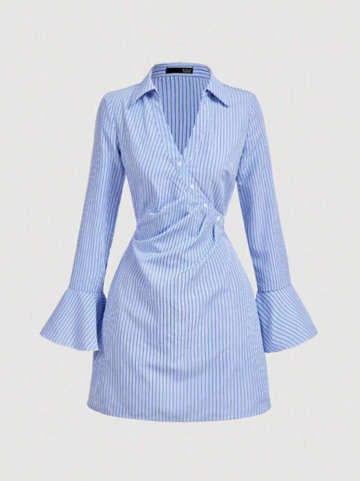 Niebieska sukienka mini paski (M)