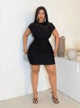 Czarna dopasowana sukienka mini (2XL)