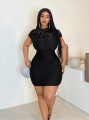 Czarna dopasowana sukienka mini (2XL)
