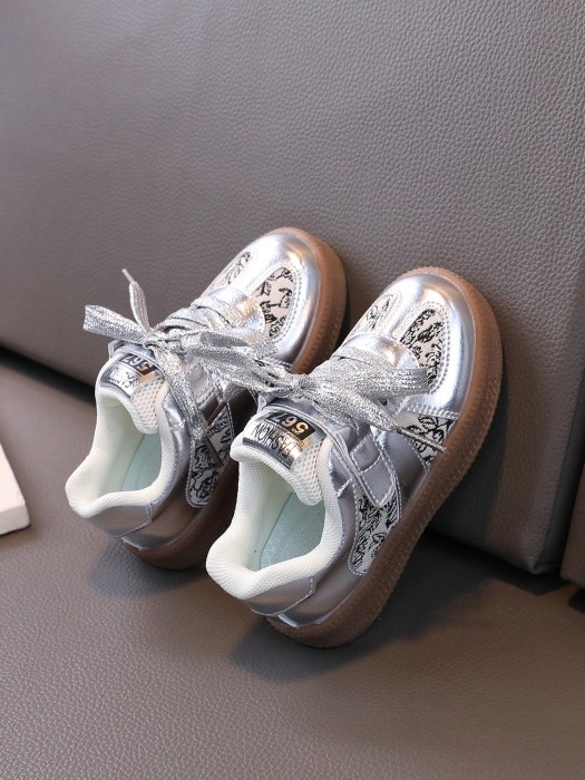 Srebrne tenisówki wzorzyte wstawki (24)