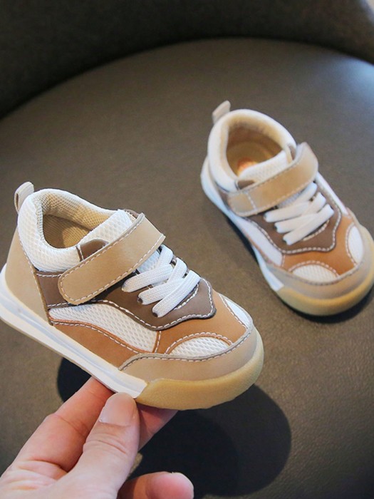 Kolorowe sneakersy rzepy (22)