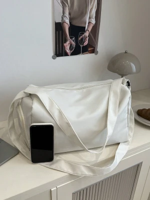 Sportowa torba ecru zamki