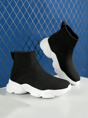 Czarne wsuwane sneakersy (35)