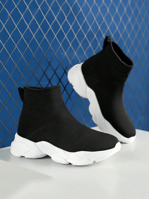 Czarne wsuwane sneakersy (35)