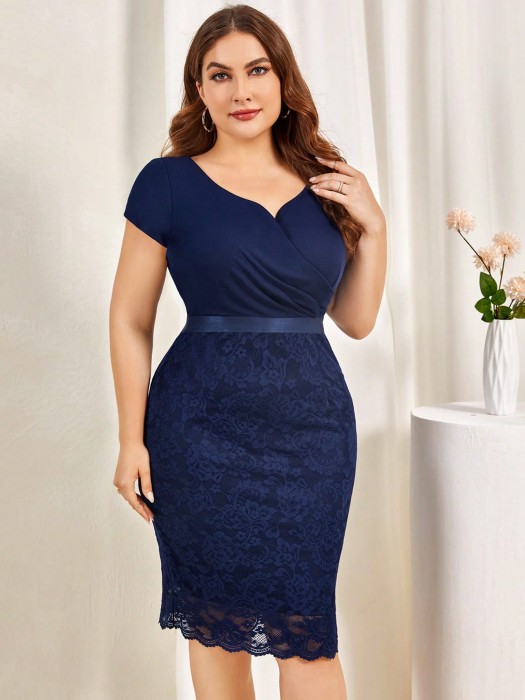 Granatowa dopasowana sukienka (3XL)