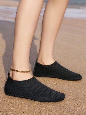 Czarne wsuwane buty do wody (38)