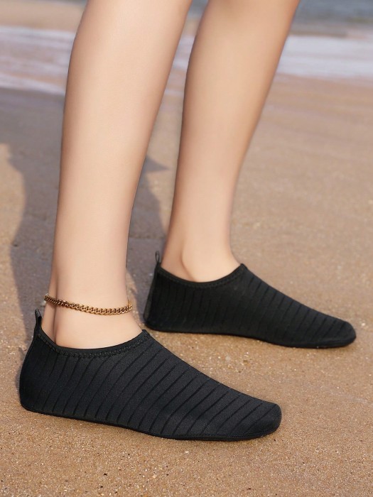 Czarne wsuwane buty do wody (38)