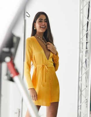 Satynowa kopertowa sukienka mini (34)