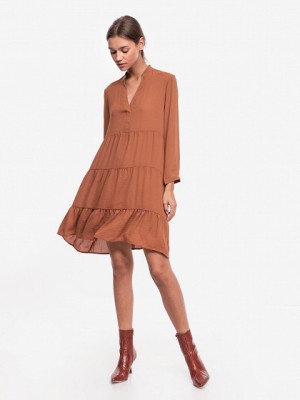 BRĄZOWA SUKIENKA V NECK FALBANA (34)