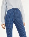 NIEBIESKIE SPODNIE KRATKA (32)